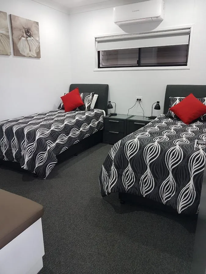 ****  Athena Studio Units Motel Roma Australia