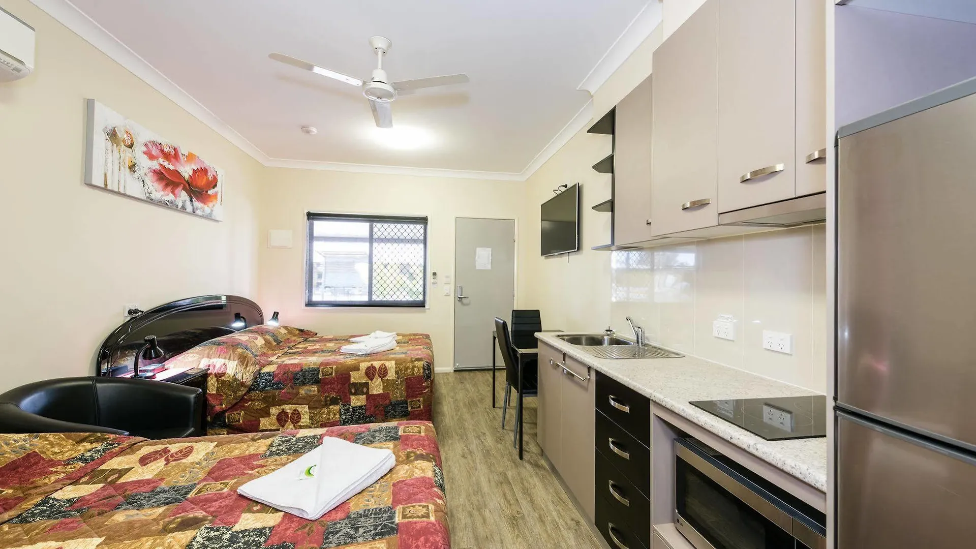 ****  Athena Studio Units Motel Roma Australia