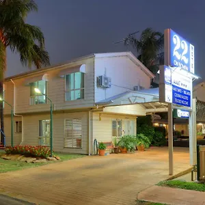 22 On Bowen Motel