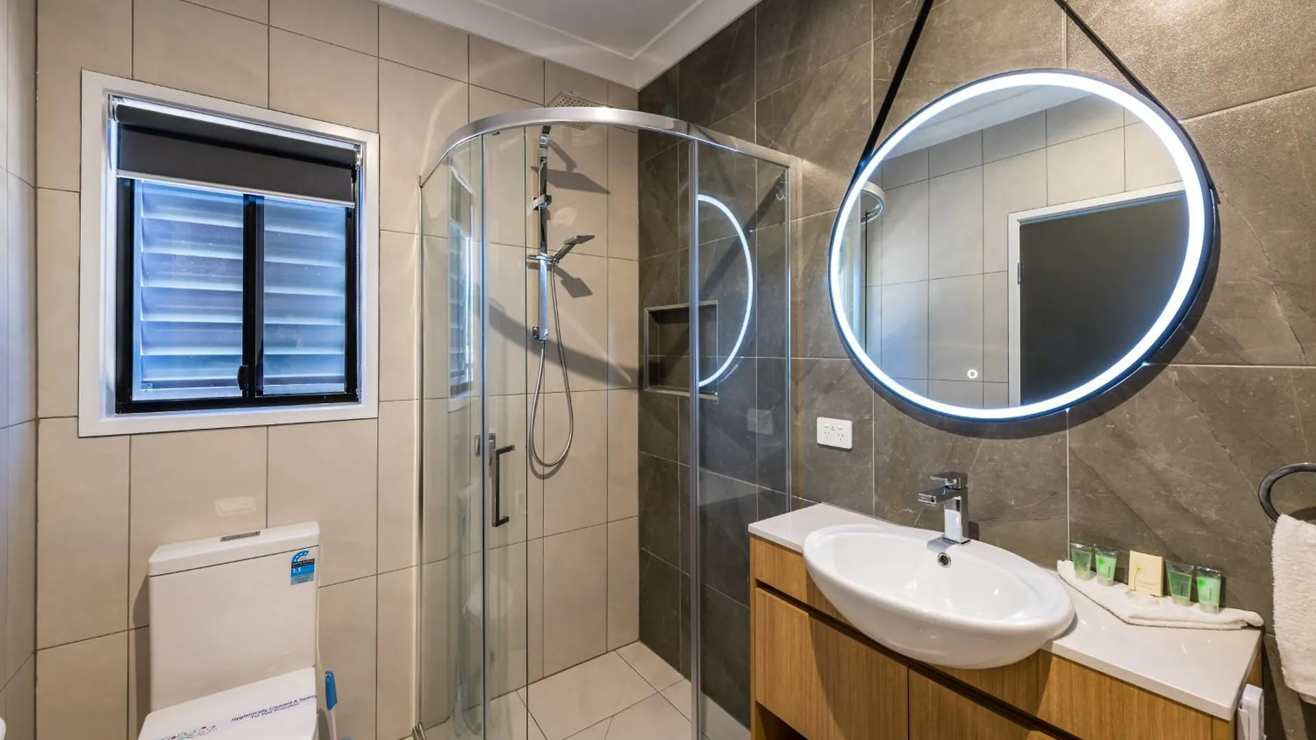 Athena Studio Units Roma 4*,
