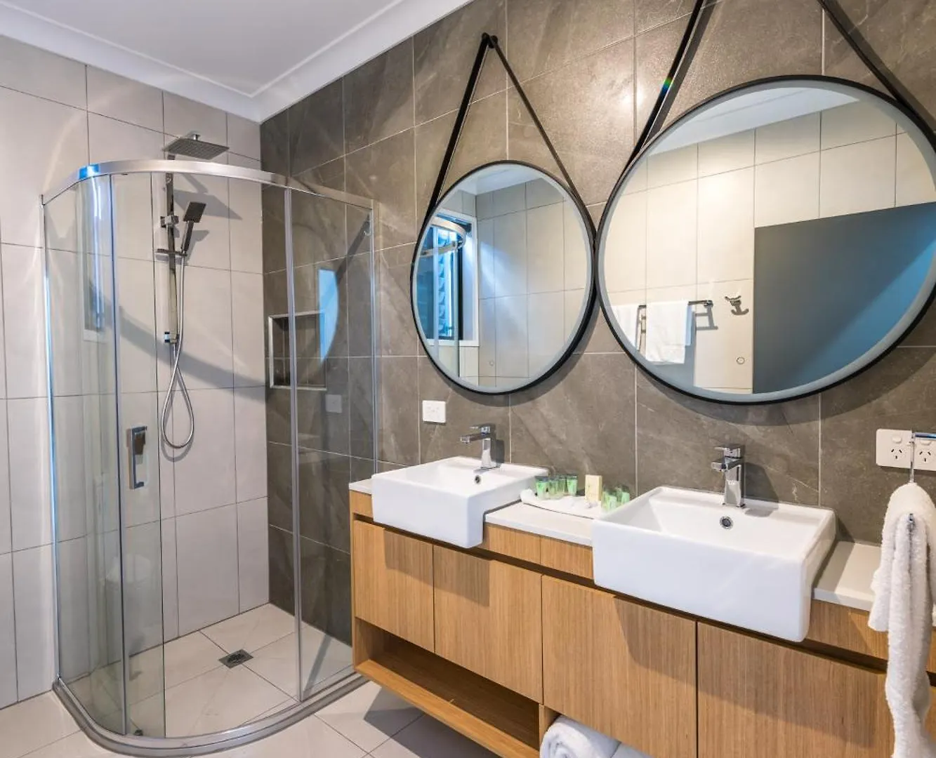Athena Studio Units Roma 4*,  Australia