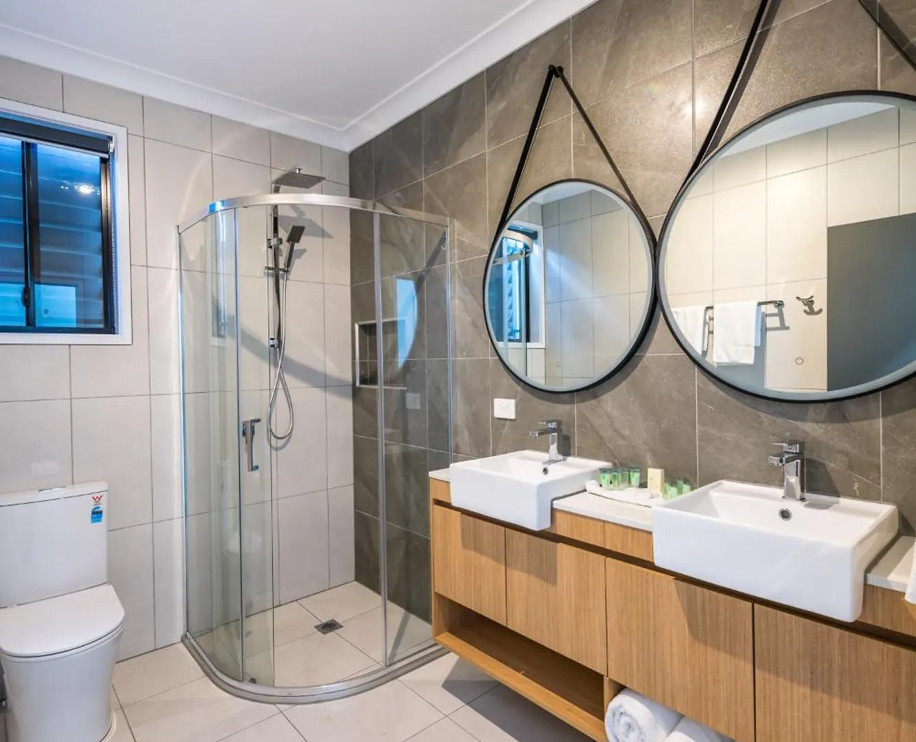 **** Motel Athena Studio Units Roma Australia