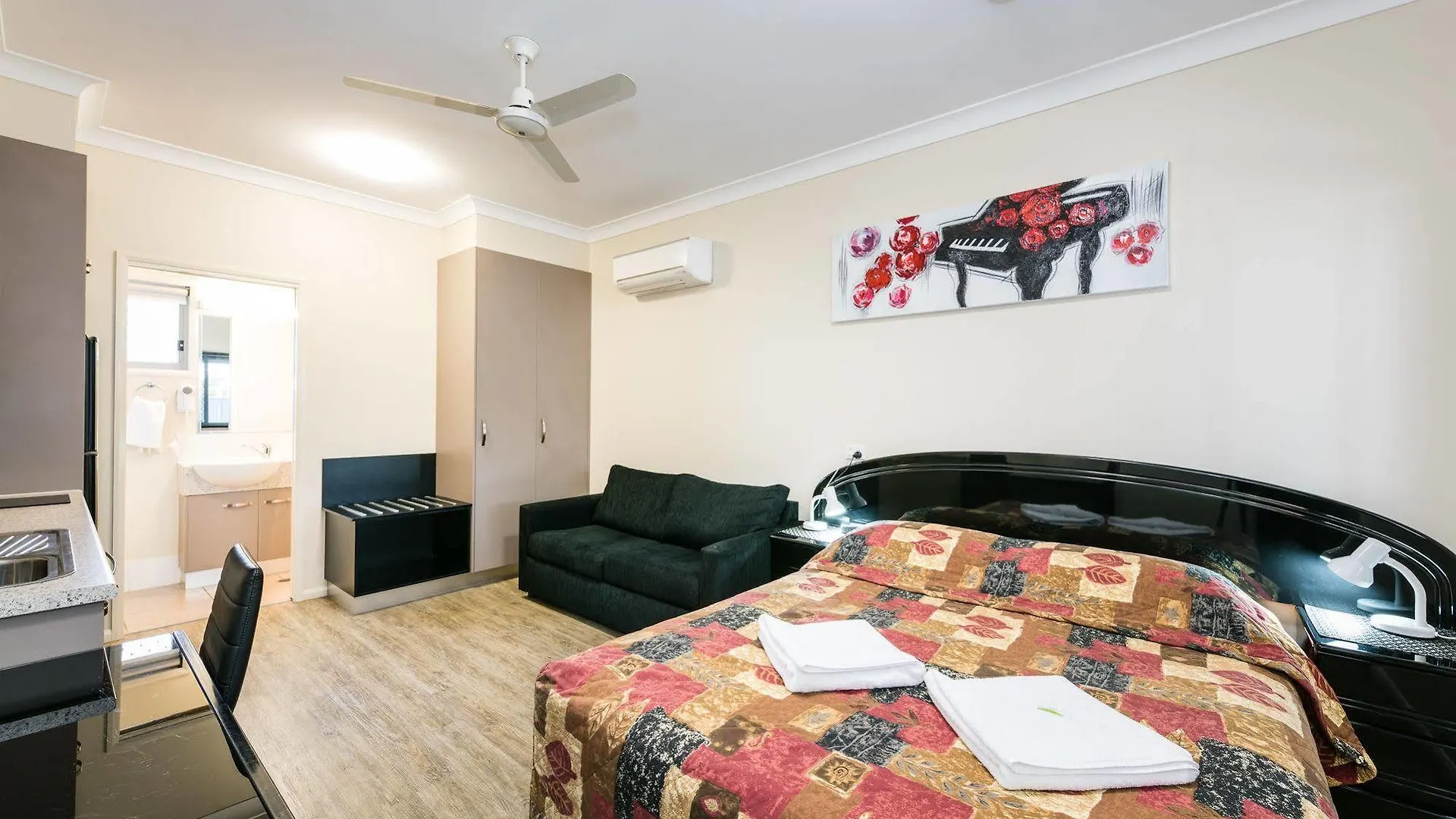 Athena Studio Units Roma Motel