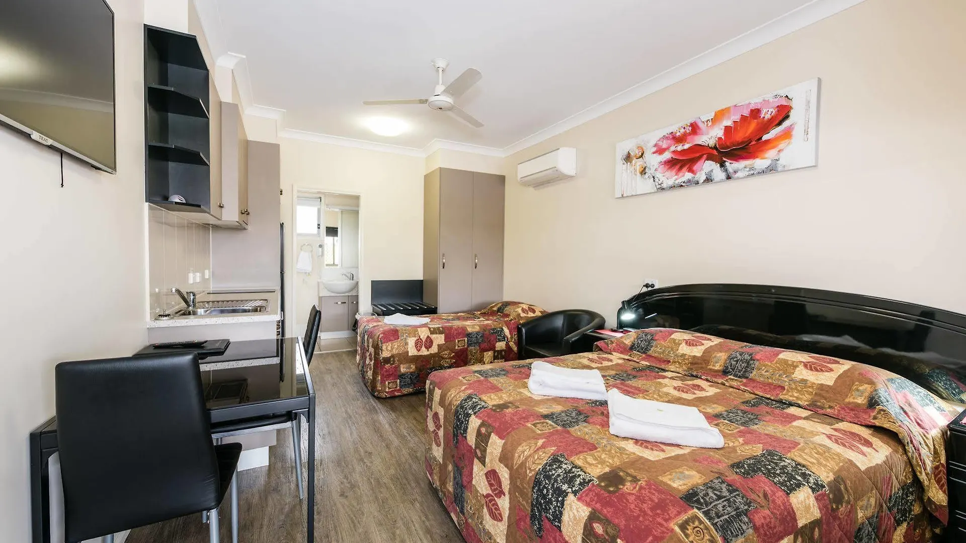 **** Motel Athena Studio Units Roma Australia